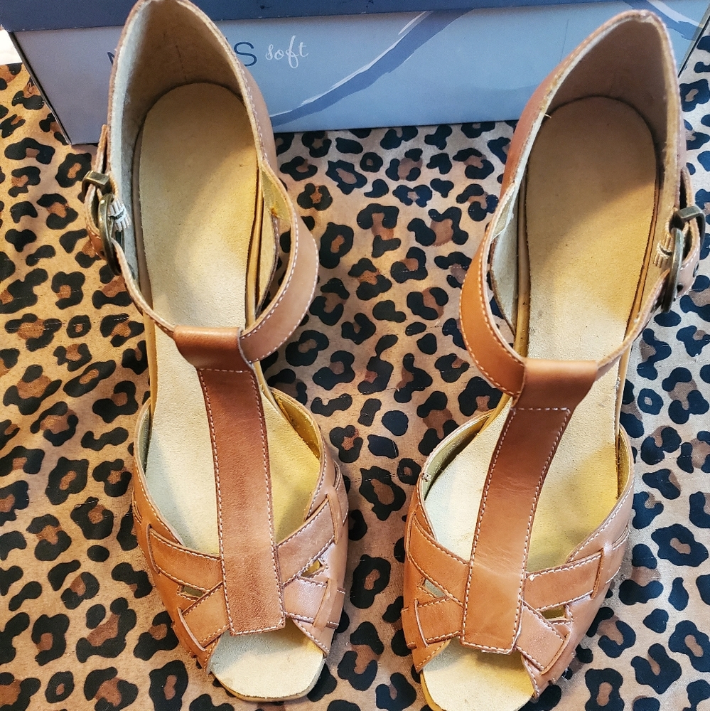 Cute leather Nickels brand open toe heels